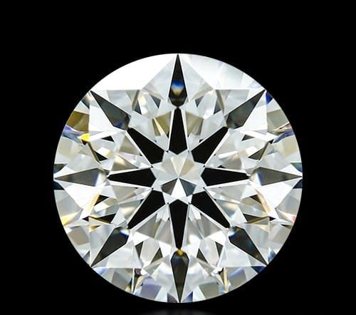 learn about 4c's of diamond 65 Eye-clean diamond with flawless brilliance and no visible inclusions