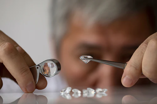 advantage and disadvantage of lab-grown diamonds: your complete guide 1 Shutterstock 1867848580 500x