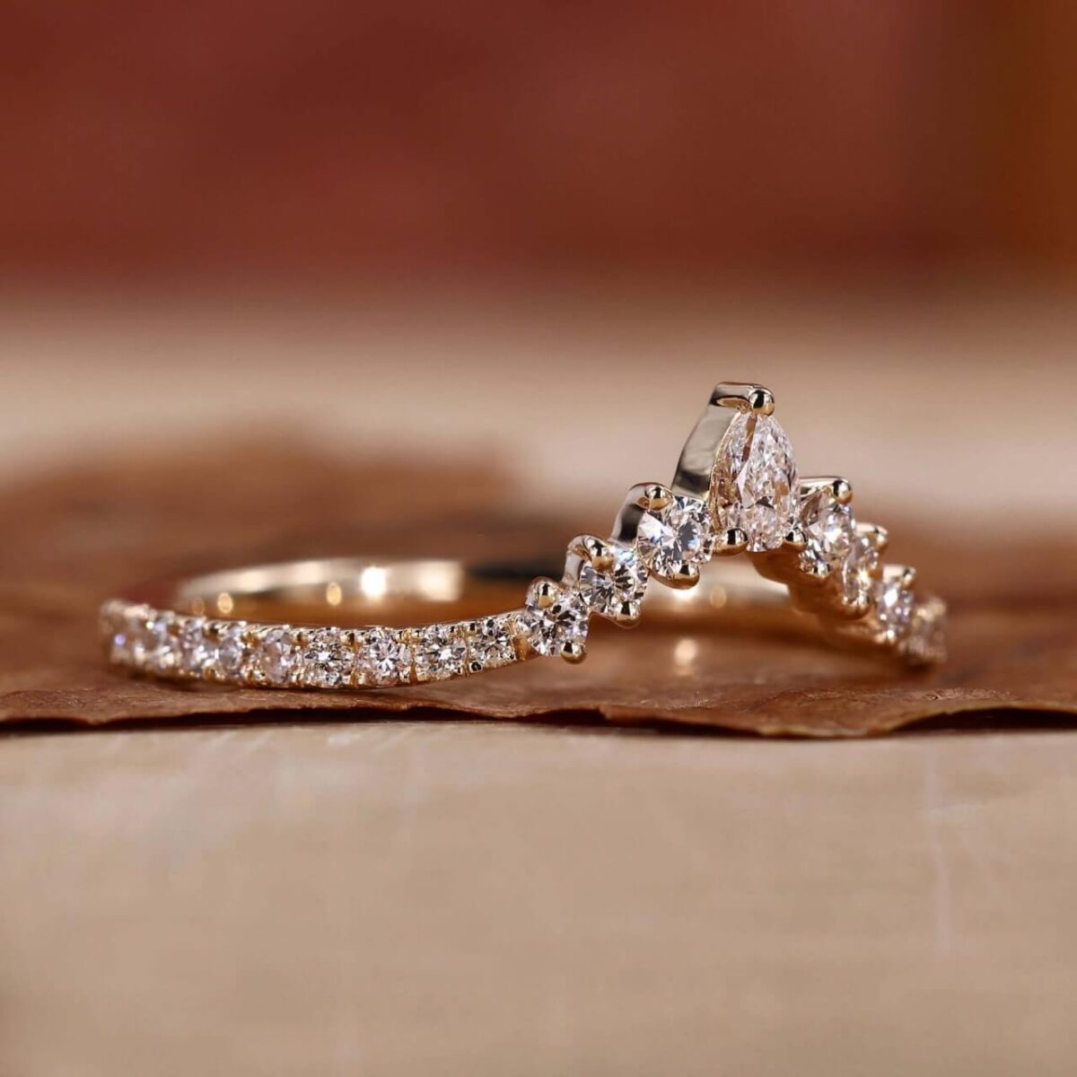 Vera Elegance Round Diamond Chevron Band – View 6