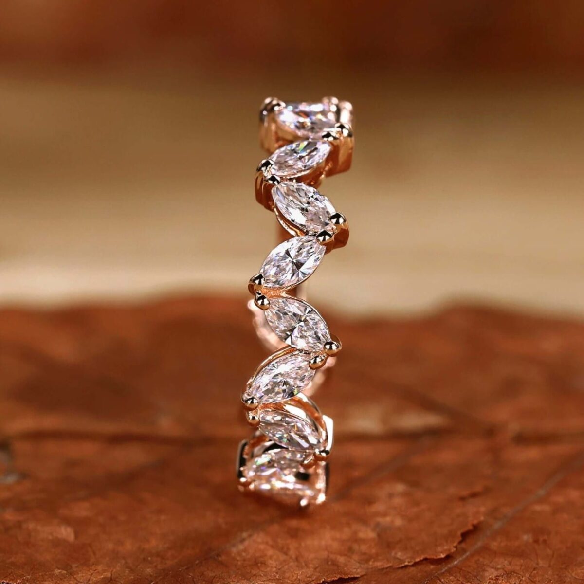 Zig-Zag Marquise Diamond Twist Band – View 1