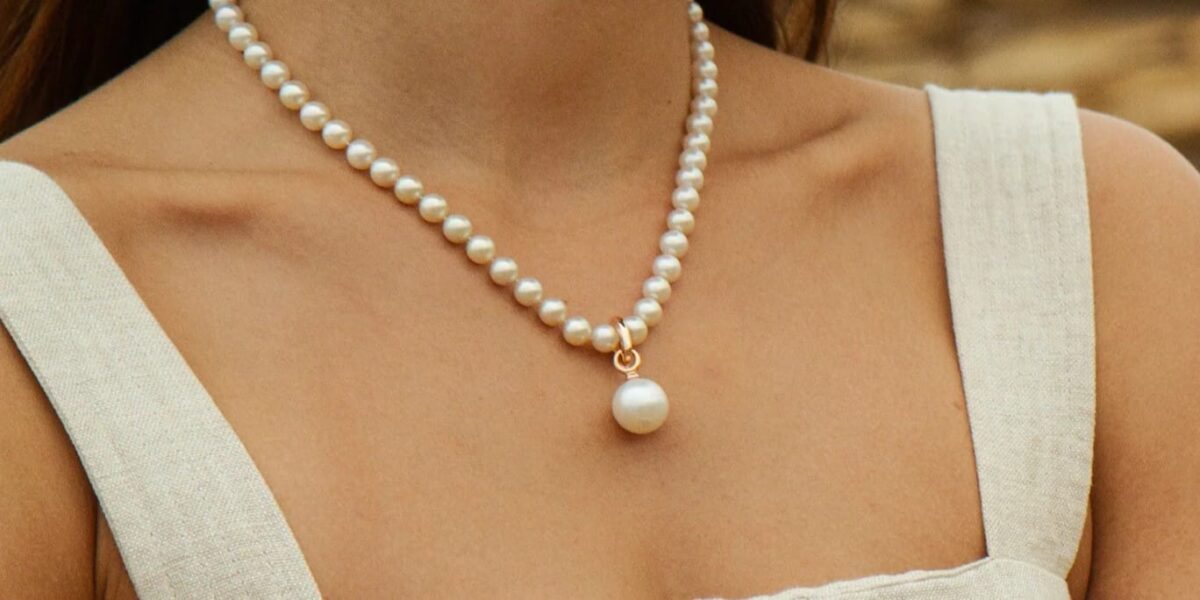 pearl necklace symbolism: history, spiritual meaning 2 Pearl Necklace Symbolism: History, Spiritual Meaning Online | Primira Luxury